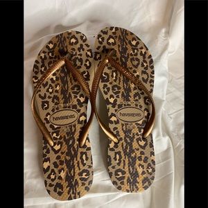 NWOT havianas flip flops